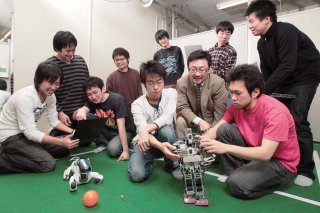 金沢工業大学　ロボティクス学科　ロボカップヒューマノイドロボットとAIBO