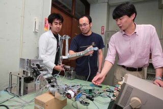 金沢工業大学　ロボティクス学科　人間によるロボットの遠隔操作